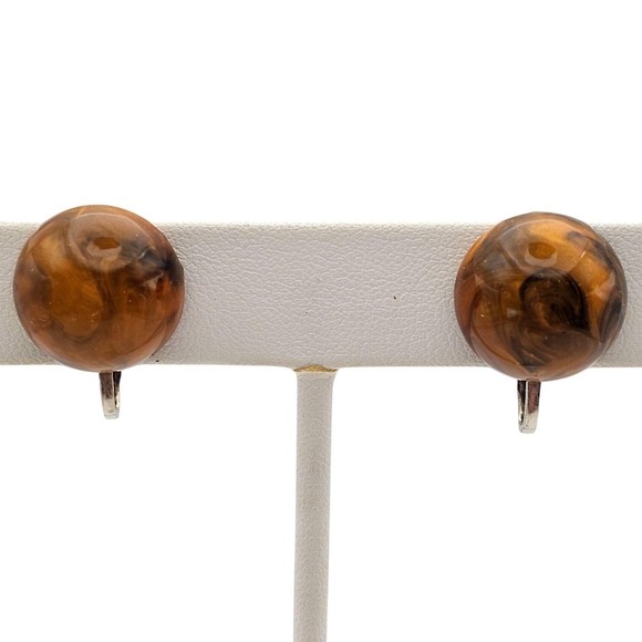VTG Clip On Earrings Round Ball Honey Brown Swirl Lucite Resin MCM Retro Womens - Picture 1 of 16